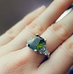 Emerald Peridot Vintage Style Engagement Ring 925